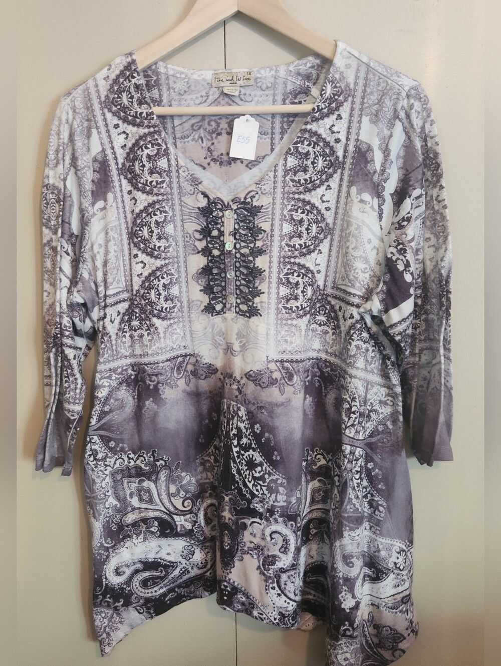 E55 Live & Let Live women's 1X Embellished V-Neck Paisley Tunic Top - Gray/White